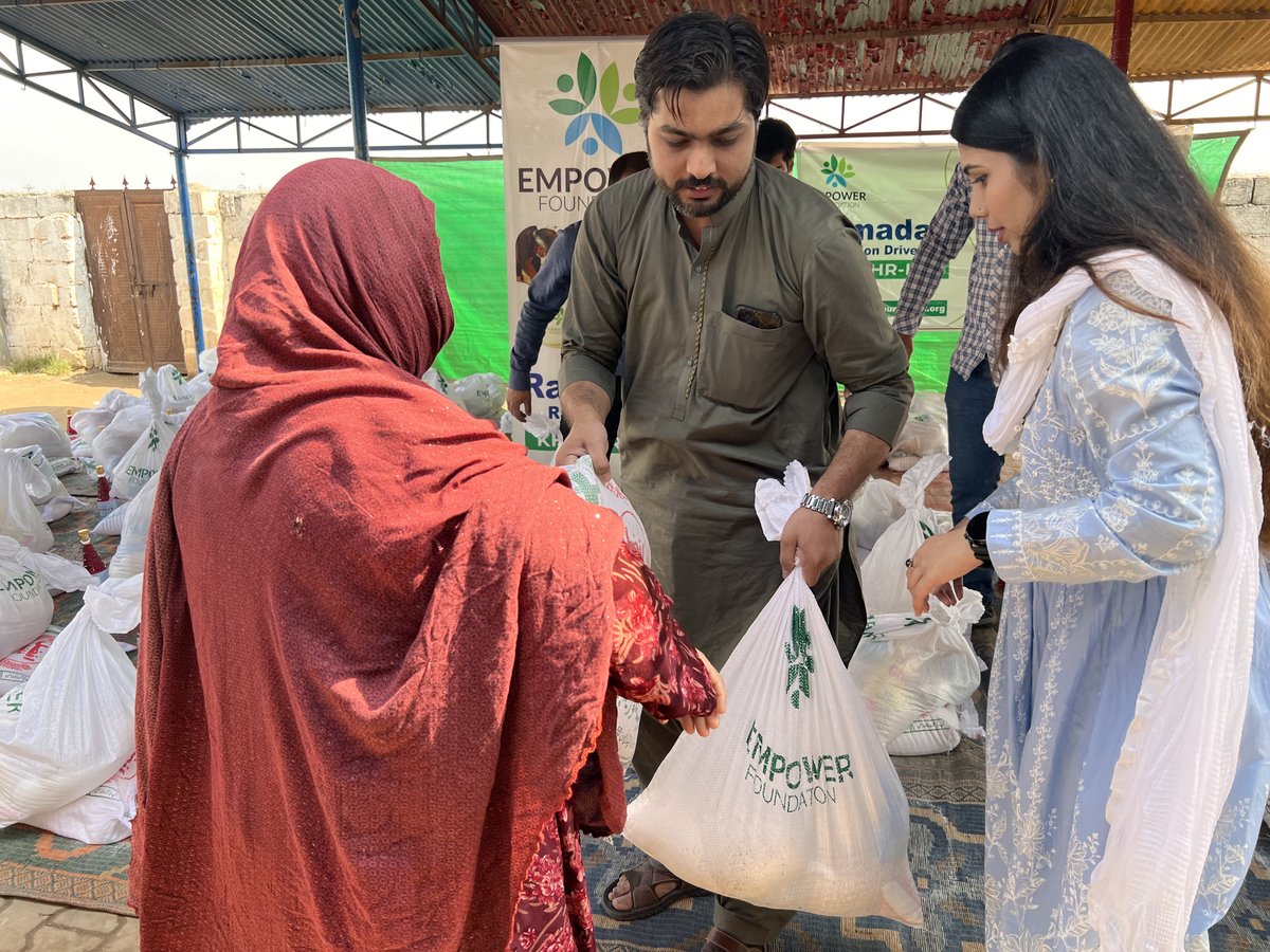 10PearlsPK's tweet photo. To gear up for the holy month of Ramadan, #EmpowerFoundation conducted a #RationDrive in Karachi, Lahore and Islamabad for the deserving families of the neighborhoods. We’re grateful to our team who came forward for this noble cause & helped provide essential food supplies 💚 https://t.co/NcdVcIxhdN
