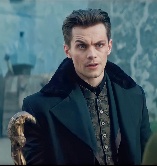 Kanejera's tweet photo. IF YOU WANT THEIR GHOSTS TO ASSOCIATE EACH OTHER THEN KEEP TRENDING #ShadowAndBone #SixofCrowsSpinoff https://t.co/63Kd2sMpo2