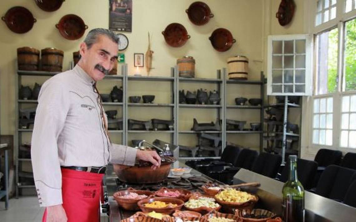 ElOnceMexico's tweet photo. ¿Quieres probar un postre delicioso? 😋
🧑🍳 Deja que el Chef #YuriDeGortari te enseñe a preparar un budín de pan. Empieza a cocinar en #TuCocina a las 11:30h Pacífico / 14:30h Este ⏰ https://t.co/sRiLJgvvkb