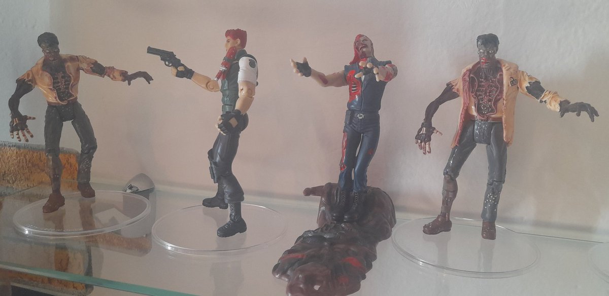 mat_bert_1985's tweet photo. Resident Evil 27th anniversary #REBHFun #ResidentEvil #residentevilambassador @REBHPortal #rebh27th #REBH27th #residentevilcommunity @RE_Games @CapcomItalia #ACTIONFIGURES #actionfigureresidentevil #horror #HorrorCommunity #HorrorGames https://t.co/hGbNJiY9UP