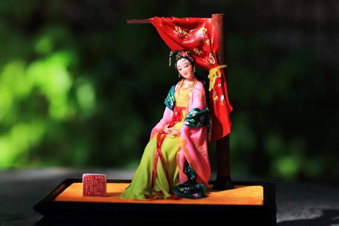 DiscoverYantai's tweet photo. For most people, dough is only used to make noodles, dumplings and steamed buns. This is not the case for Wang Xiaoyan, a folk artist of dough figurines who can turn wheat flour or glutinous rice flour into lifelike figurines such as ancient beauties. 👍👍#CraftsOfYantai https://t.co/mWtiVoL33e