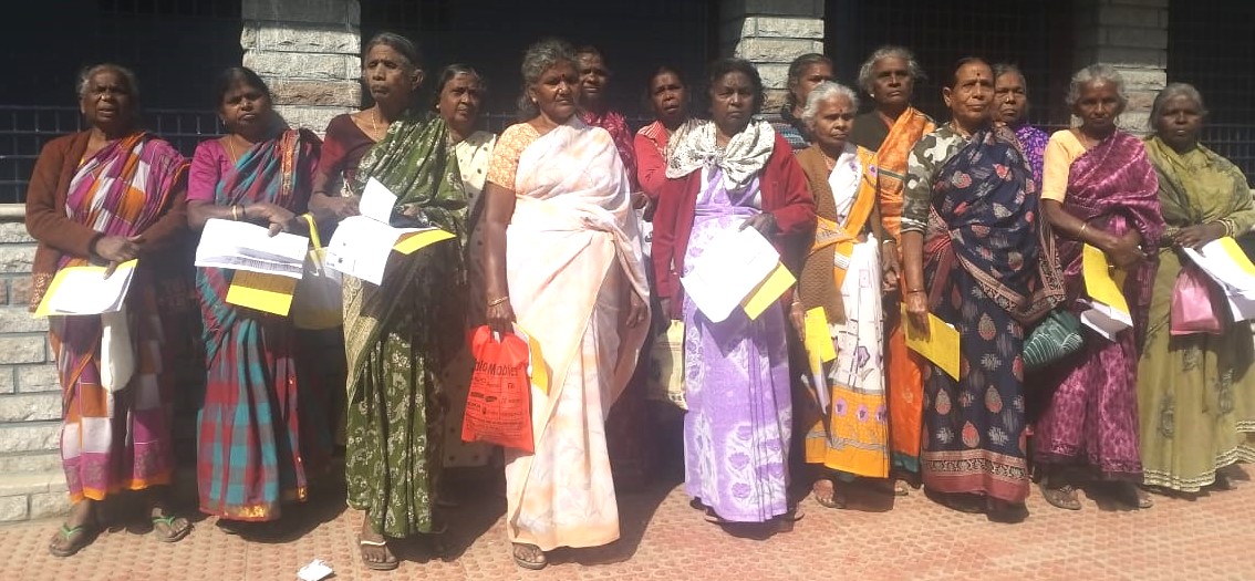 MahilaSlum's tweet photo. @RBPachhapur @ActionAidIndia @NandiniAnanya @reshmaut @lalitha7877 @vinaysreeni @rajitha_sajith1 @SamsonF31 @sndeep @dipalisharma02 @prk_2016 Urgent attention needed! poor communities in Karnataka struggling with nonreceipt of old age&amp; widow pension. @CMofKarnataka #SocialSecurity @KarnatakaVarthe #restorepension @DHFWKA please take immediate action to address this issue and ensure that needy get their entitlements. https://t.co/mao3Ong2CV