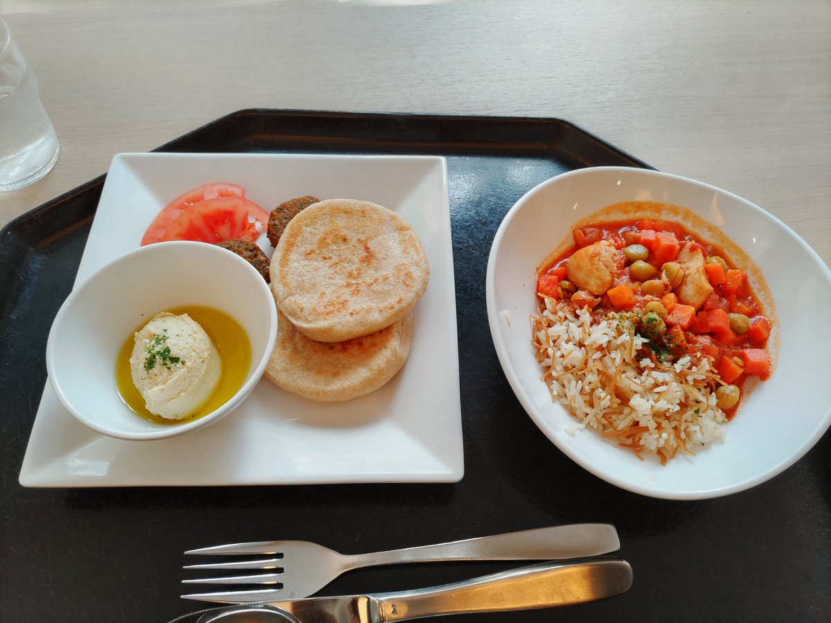 二本松時代の友だちと、ＪＩＣＡ市ヶ谷でヨルダンの写真とかビデオみて、ヨルダンランチ食べてきた。
久しぶりにＪＯＣＶとヨルダン思い出す一日。

#jica
#jordan