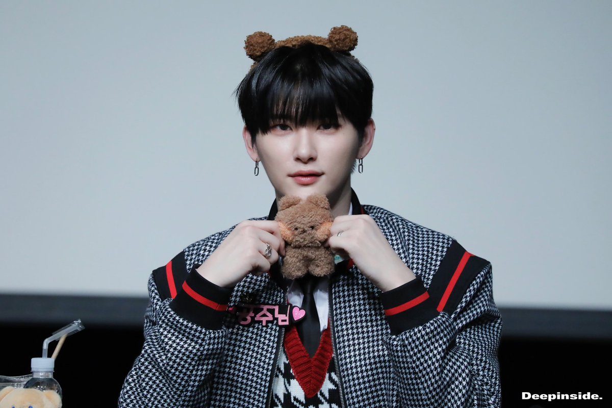 230319 위드뮤 팬싸 HQ

안녕 곰돌이~🧸😚

#우빈 #WOOBIN #ウビン
#CRAVITY #크래비티 
#MASTER_PIECE 
#Groovy