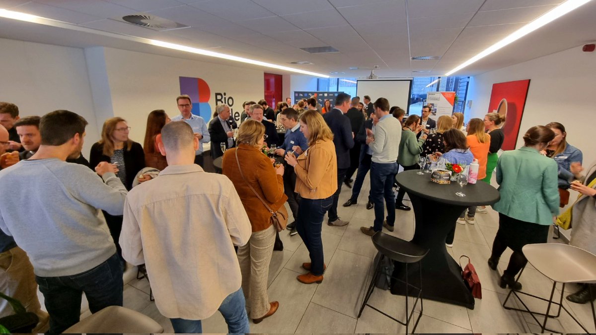 Full house during our partnering drink last night! It was inspiring to see so many of our #partners again and make new connections. Congrats to our speakers for providing teasers on what BIOMED research is all about 💡 #networking #innovation #collaboration