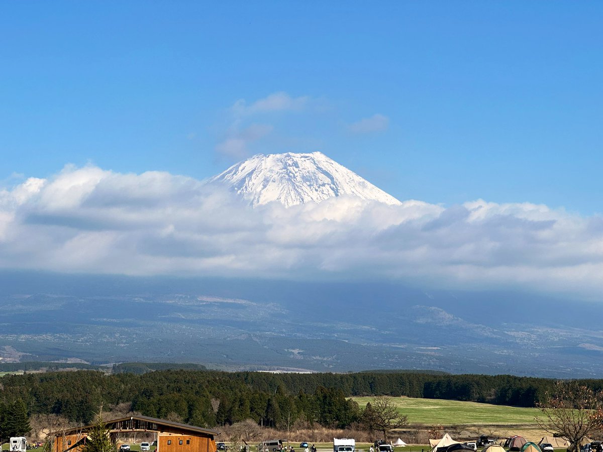 Aridarts's tweet photo. 春分だから〜の今年初キャンプ🏕富士山見えて良かった〜😊明日は雨でも良しとする👍
#ふもとっぱら#宇宙元旦 https://t.co/9Ykz8h5TqP