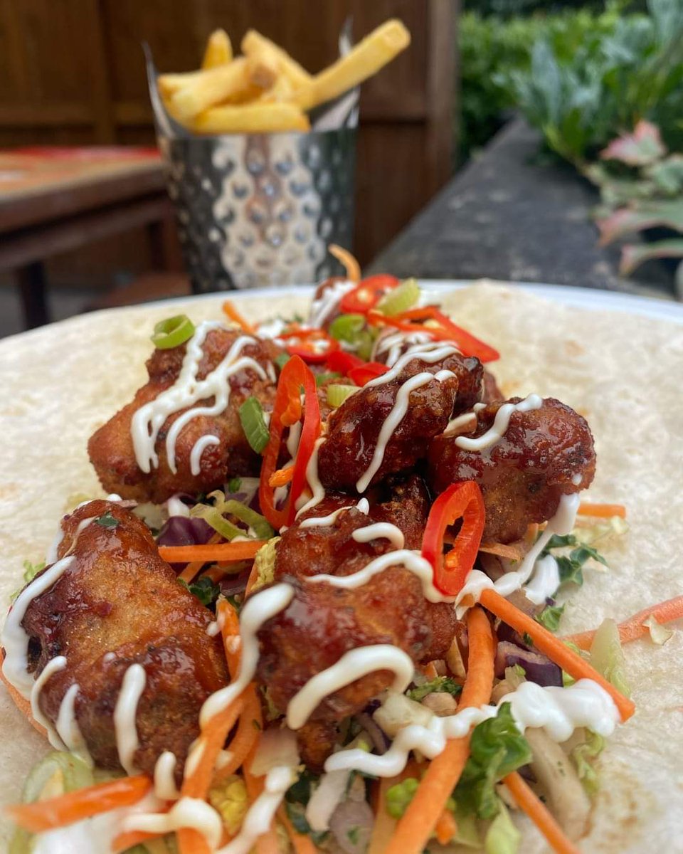 Sandwich & Drink (Mon-Fri 12-5pm) Enjoy a sandwich & soft drink for £9 or alcoholic drink for £11* Today's Favorite! Korean Style Fried Chicken Wrap, Gochujang sauce, Asian-style slaw (1007kcal)