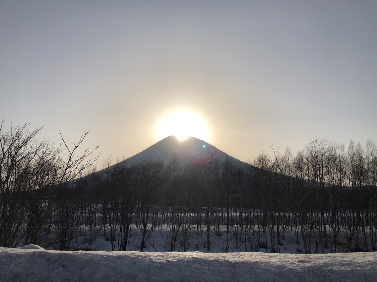 HitoSymbol's tweet photo. 良い時間に通れたわー⛰☀️

侍ジャパン、おめでとう㊗️

#羊蹄山
#京極町
#北海道
#山
#太陽
#ダイヤモンド蝦夷富士 https://t.co/80bd6R7Zal