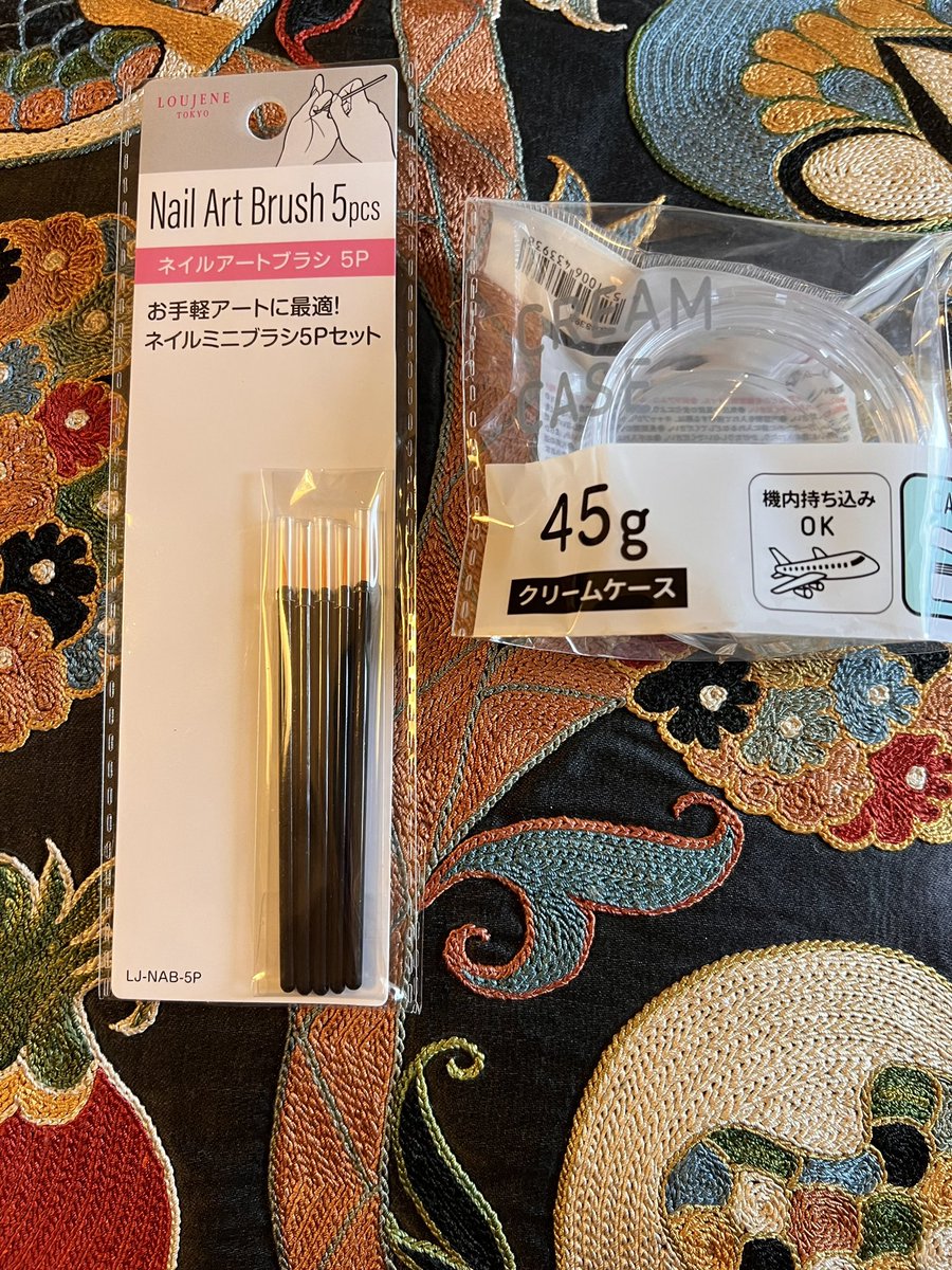 xvsotanvxi's tweet photo. ｷｬﾝﾄﾞｩおすすめ筆（5本ｾｯﾄ¥100）
と
大容量絵具乳化用容器 https://t.co/UZPcAoXROV