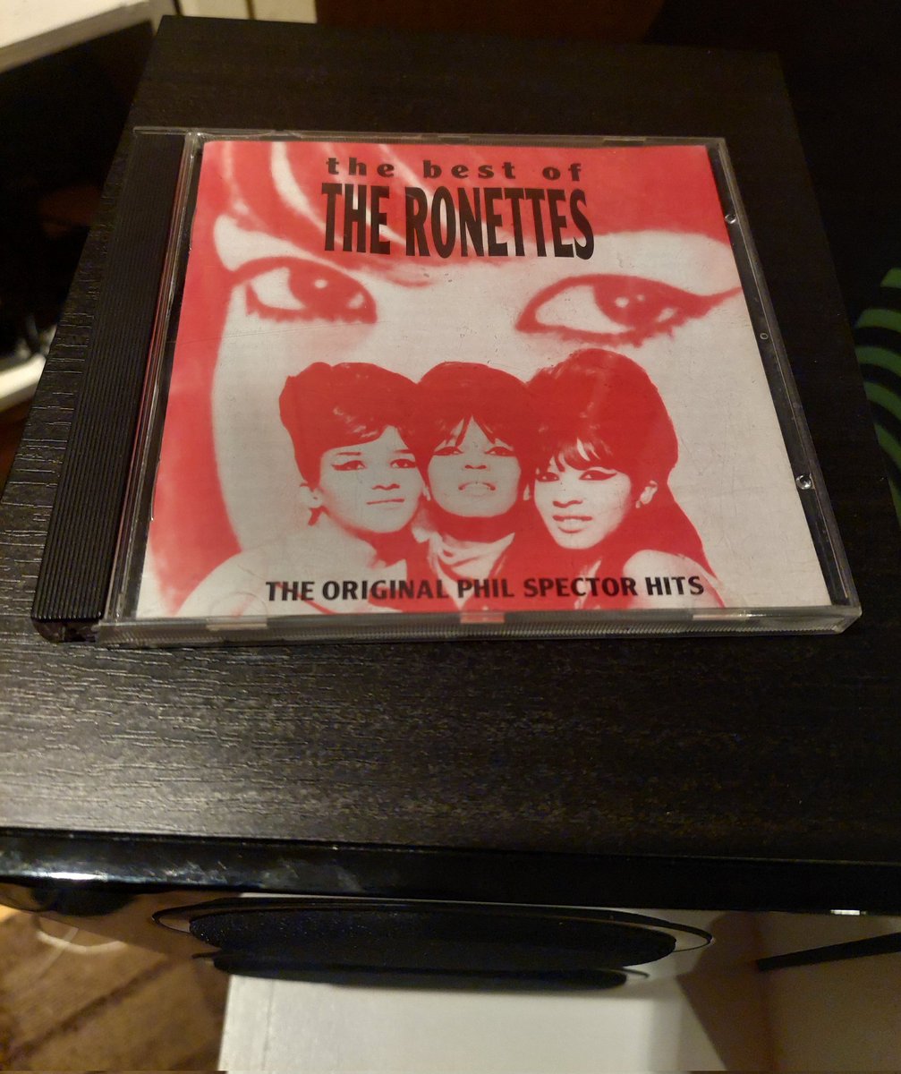 Superdrogidge's tweet image. #NowPlaying #CDCollection
#WorkCommute
#5albums92
#TheRonettes #PhilSpector 
It is a comp but a great one at that..!