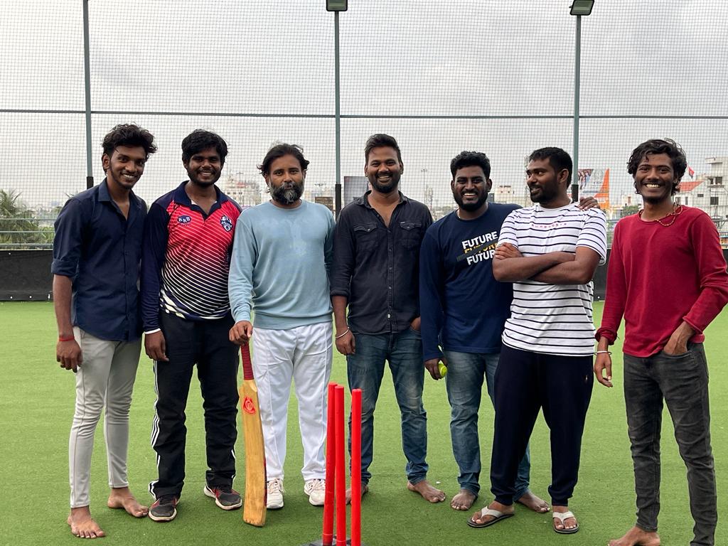 Attakkathi Dinesh Started cricket Practice for #LubberPanthu Movie starring #HarishKalyan & #AttakathiDinesh

Produced by Prince Pictures
Directed by Tamilarasan Pachamuthu
⁦
@tamizh018 ⁩ ⁦@Prince_Pictures