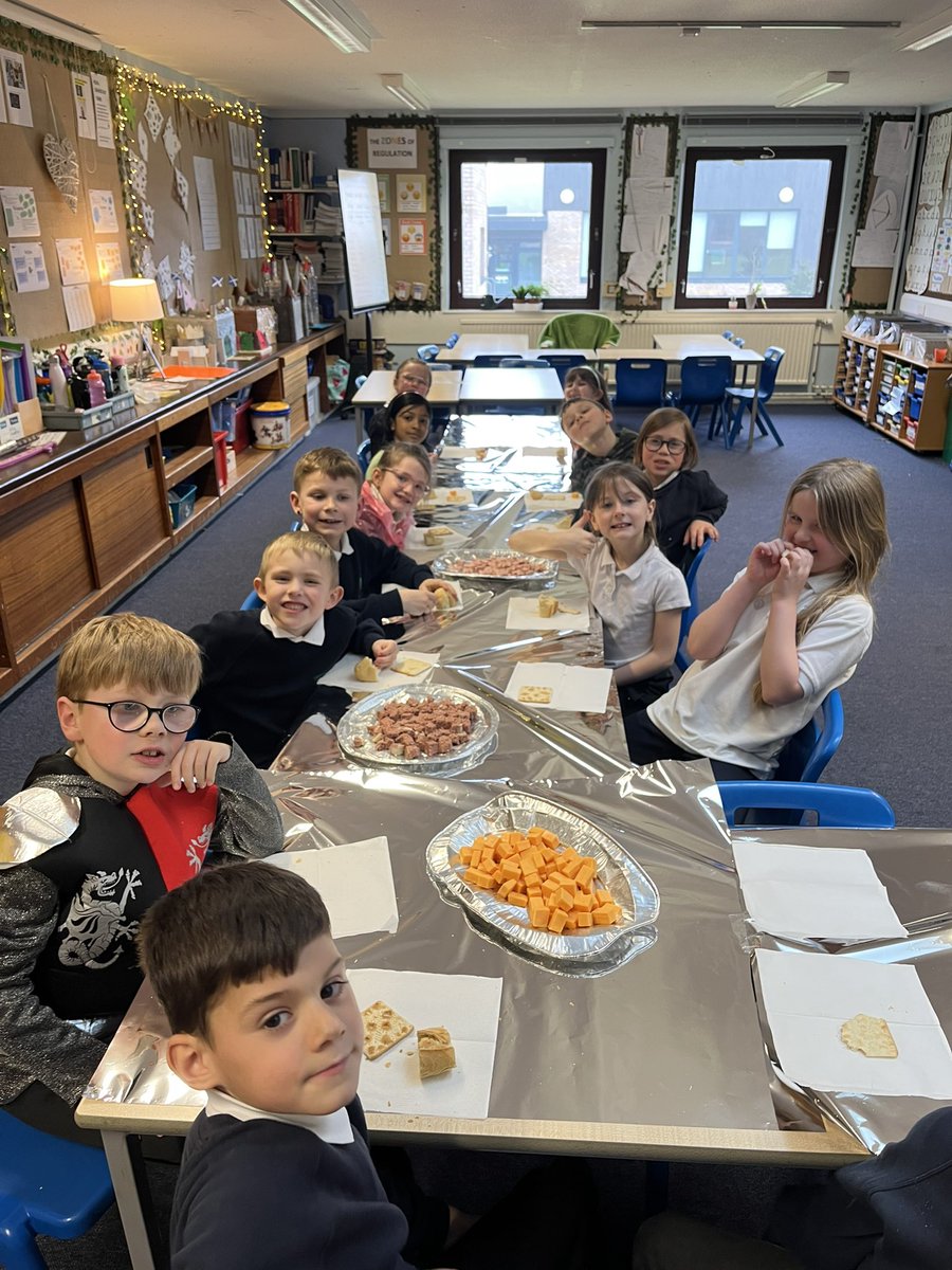 carmondean_ps's tweet photo. Primary 3 had a fantastic time at their medieval banquet. They enjoyed medieval games and a medieval feast! @MissRaffertyCPS @MissSmithCPS https://t.co/rQupfIcClX