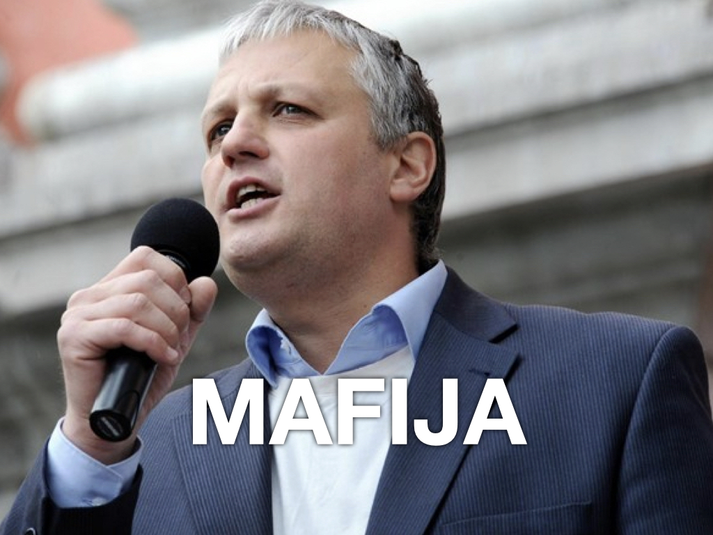 Smetnjak's tweet photo. The shouting contest begins aka you say magija and I say mafija
#janković #primc #ljubljanastrofa https://t.co/dDENSYxe56