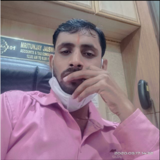 AktaJaiswal's tweet photo. @prayagraj_pol 
हैलो सर 
अतीक अहमद के सारे गुंडों के सम्पर्क में है अतीक के नाम से धमकी देकर लडकियो के साथ गलत काम करता है इसका आपराधिक इतिहास भी है कुछ ही दिनों में अवैध तरीके से चल अचल सम्पत्ति भी बना लिया है । https://t.co/TtxCSkjGNa