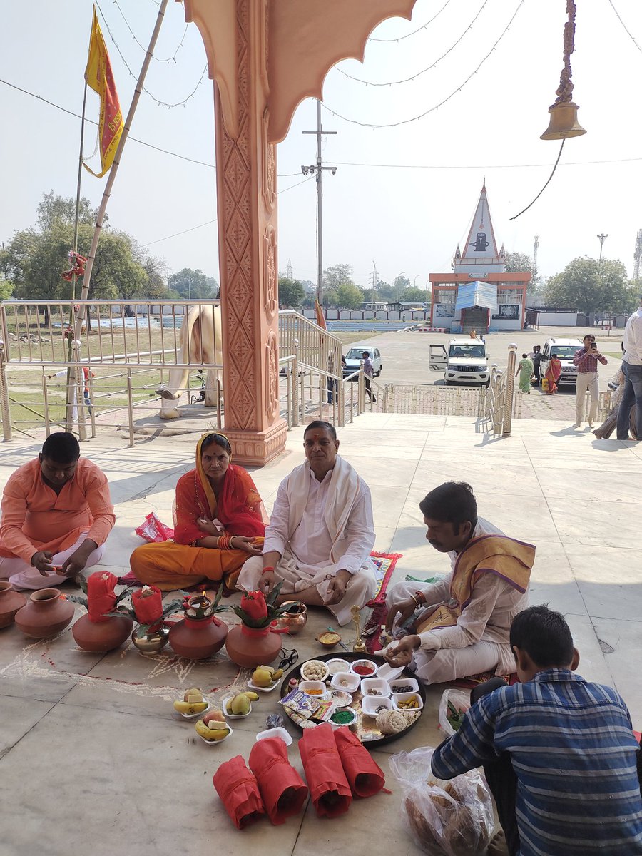 lionsarvesh's tweet photo. माता रानी की कृपा से पुनः पिता जी एवं माता जी को चैत्र नवरात्र मे माता रानी की पुजा अनुष्ठान दुर्गा माता मन्दिर,निगाही में करने का सौभाग्य प्राप्त हुआ।
जय माता दी
#नवरात्रि #नव_संवतसर_2080 https://t.co/YxLbNLXonf