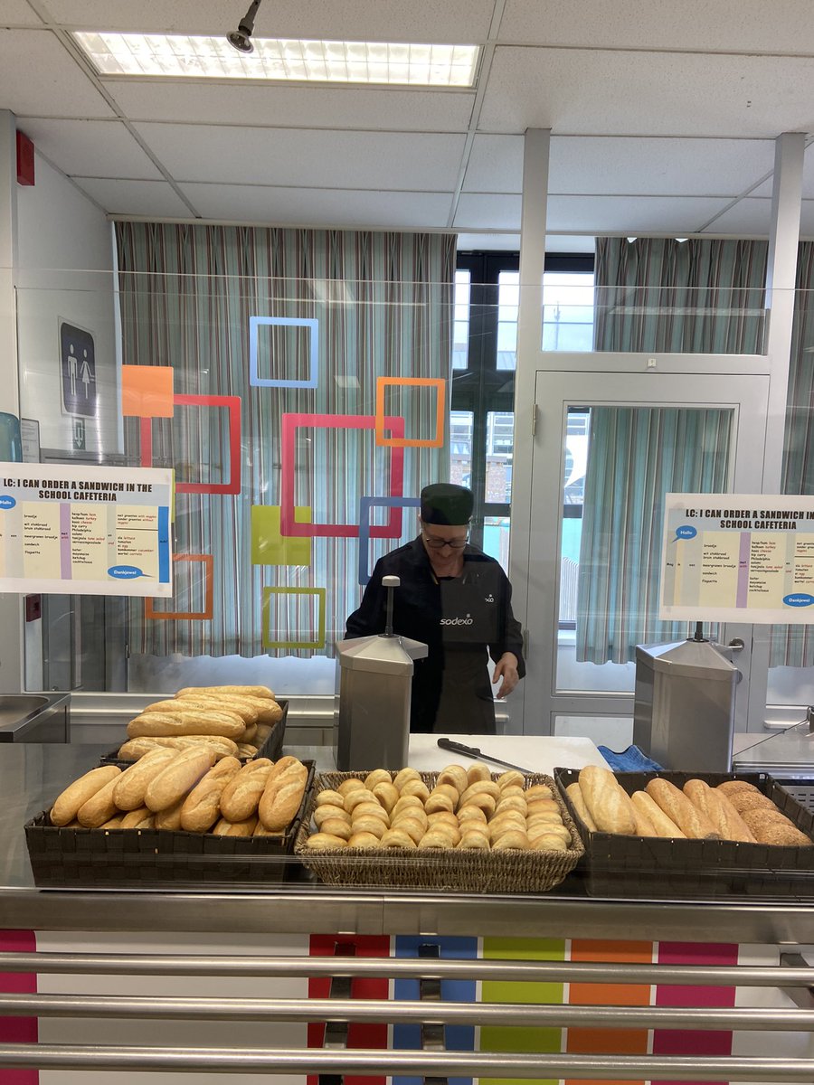 carostal's tweet image. De broodjeszaak @BSB_Brussels is open. Year 6 komt vandaag in het Nederlands een 🥖 bestellen. We zijn er klaar voor. #learninglanguages #activelanguagelearning