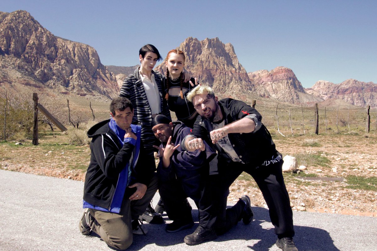 elizaberlain's tweet photo. This. is. THE FIESTY FIVE!
on set of Desert Fiends in Las Vegas, Nevada
#desertfiends
#fiestyfive
#film #actor #actress #acting https://t.co/vE16TIEtPf
