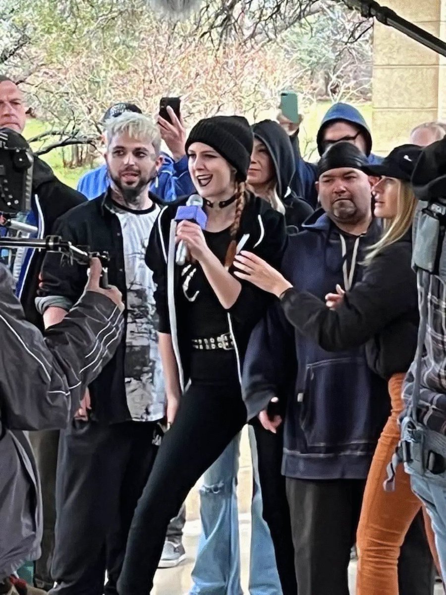 elizaberlain's tweet photo. This. is. THE FIESTY FIVE!
on set of Desert Fiends in Las Vegas, Nevada
#desertfiends
#fiestyfive
#film #actor #actress #acting https://t.co/vE16TIEtPf