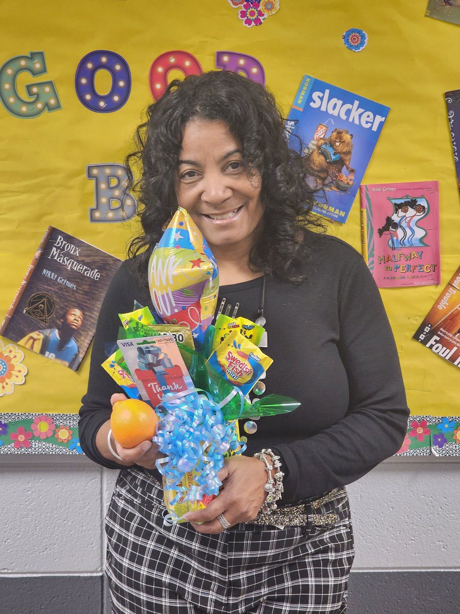 WeaverMiddle's tweet photo. Happy National School Librarian Day! We love you, Ms. Adrienne Denson! #Built4Bibb #WeaverStrong @BibbSchools
#NolesLeadWithExcellence https://t.co/7R67HmuVHn