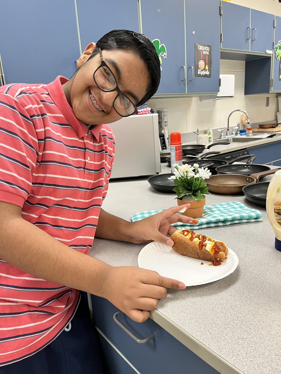 MACS_CTE's tweet photo. What is on the perfect hotdog? These students got to decide! The power of teaching #lifeskills and the gratification of seeing (and tasting!) the finished product- priceless!! 🌭🙌🎉✅😋@CTEforNC @MACSchools @NCFCSEd @Levi_Goins @mel_sparks5 @LesaRThomas https://t.co/Z4QAmnszFg