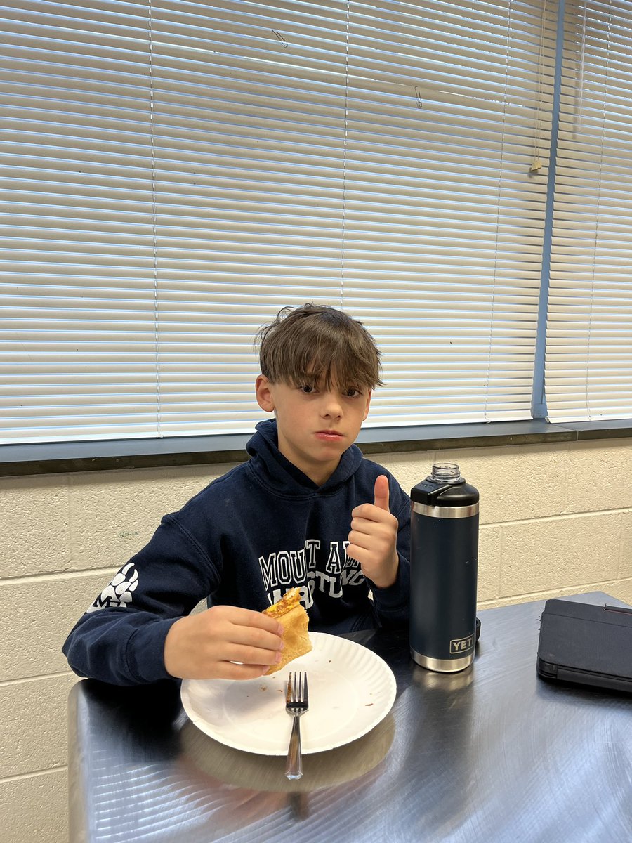 MACS_CTE's tweet photo. What is on the perfect hotdog? These students got to decide! The power of teaching #lifeskills and the gratification of seeing (and tasting!) the finished product- priceless!! 🌭🙌🎉✅😋@CTEforNC @MACSchools @NCFCSEd @Levi_Goins @mel_sparks5 @LesaRThomas https://t.co/Z4QAmnszFg