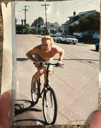 georainbolt's tweet photo. i spent the last 6 months and 300+ hours trying to find a photo of a followers dad that passed away in a tragic accident. after it consumed so much of my life, i had given up. today, i decided  to post the information i knew about the photo on youtube. 1 hour later, we found it. https://t.co/bkX61XnUOc