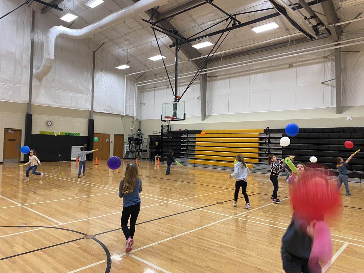 Mbclark_63's tweet photo. Balloon fun!  Striking with various instruments. Hand eye coordination, control, counting and so much more!!
#rowvaelem  #rowvastrong https://t.co/kY2DHprlsD