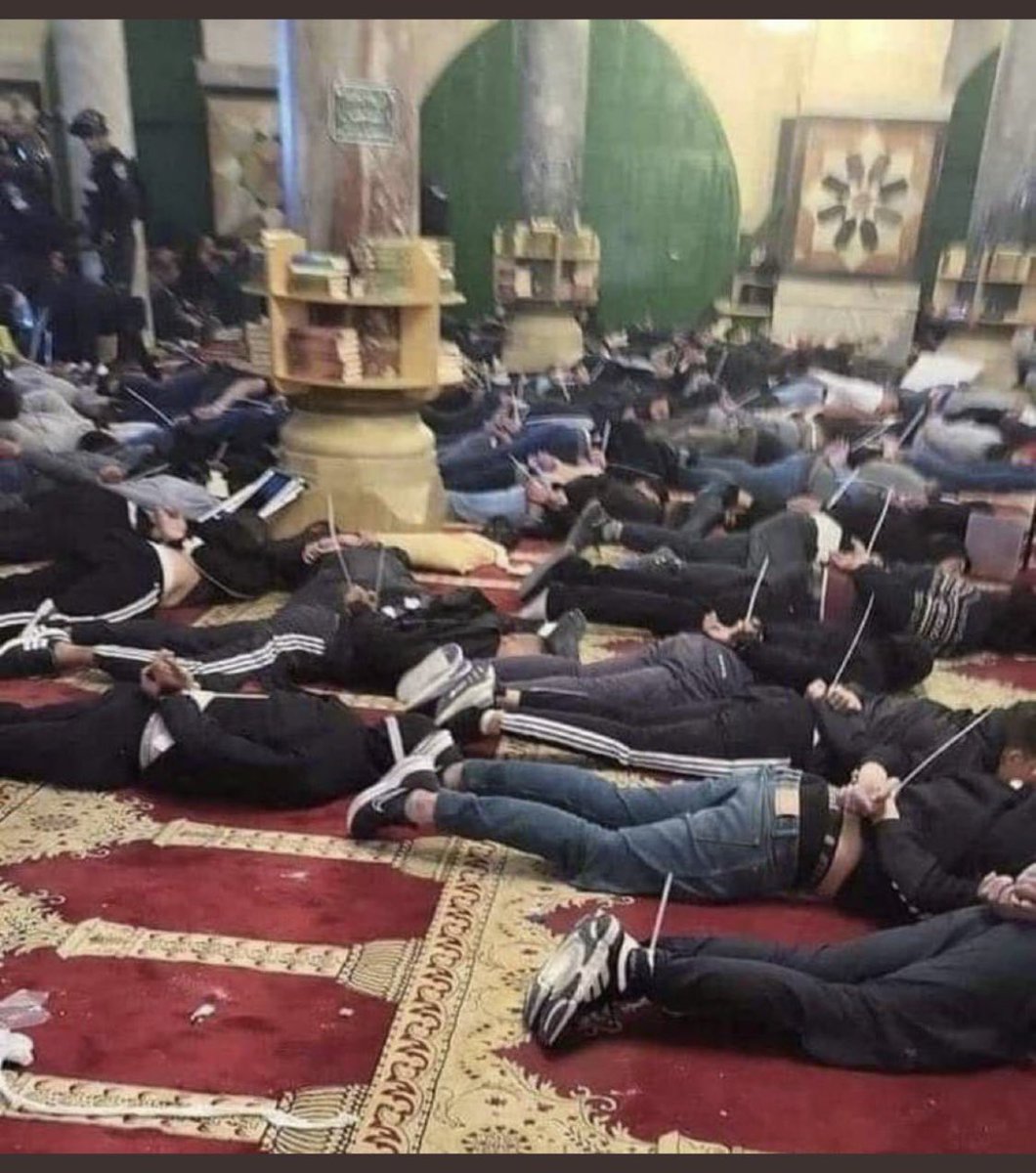 عاجلاً أم آجلاً ..

سيُزالُ الكيانُ العنصريُّ الغاصبُ، مهما طغى وتجبّر، مهما هدد وتوعّد، مهما باع واشترى بالدول والزعماء، سينهارُ ويزولُ مثلما انهارت العنصريةُ في جنوب أفريقيا .

#الاقصى_يستغيث