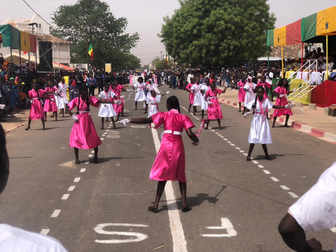 CVHCoeurRose's tweet photo. #FÊTE_D_INDÉPENDANCE_2023🇸🇳
Les Volontaires Humanistes ont magnifié le public Diourbelois d'une belle pretation de défilé et de chorégraphie Majorettes à l'occasion de ce 63ieme anniversaire de notre accession à la souveraineté nationale 4 Avril 2023
 #CVH4AVRIL #DÉFI_RELEVÉ https://t.co/ZWPUWWWnCg