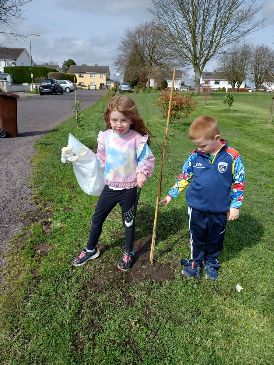 JoanneBrennan75's tweet photo. Tree planting yesterday. Enthusiastic about litter picking for all of 5 minutes ππ. Native Irish trees only β¬12 in Aldi ππ. #wildaboutnavan #prideofplace #biodiversity #nativeirishtrees https://t.co/T75sNIHp0A