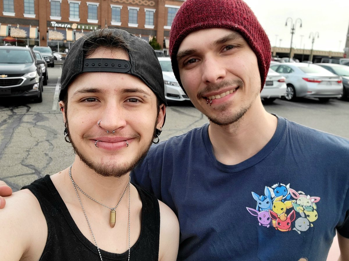 AnarcrowPunk's tweet photo. It's finally getting warmer out and I love it 🥰☀️🌻

#LGBTQ #Pride https://t.co/oH71N0g4kL