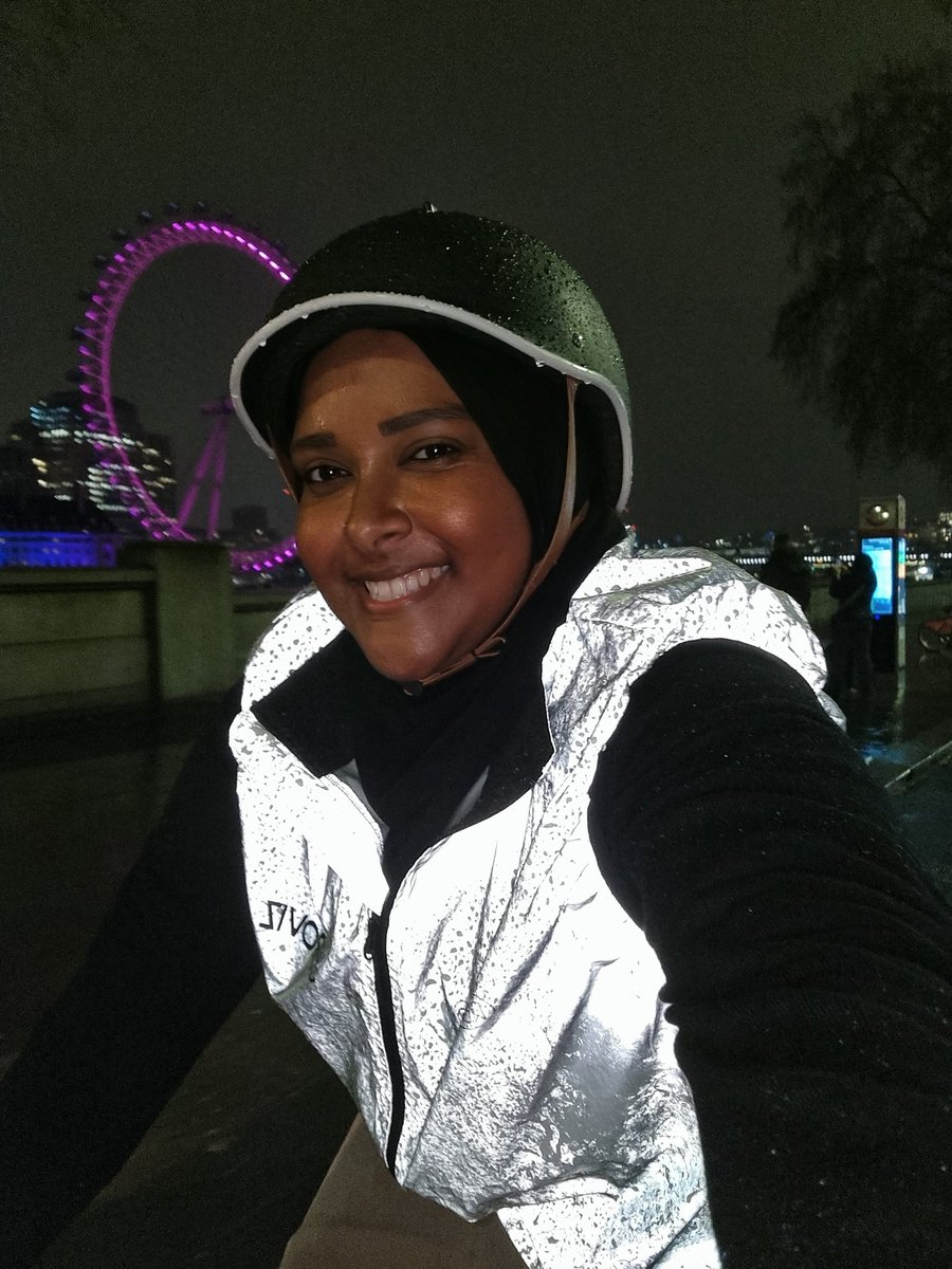 I'm so glad I got to see the @ramadanlightsUK in Central London it was so beautiful!!

Cycling at night in the rain felt good.. 

#ramadan #loveexploring #lovecycling