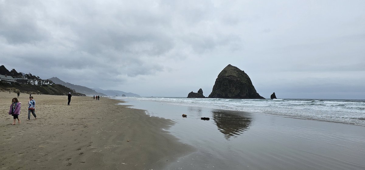 shep913KC's tweet image. Cannon Beach, Oregon. Lovely day for the beach. #goonies #haystackrock #cannonbeach #oregoncoast