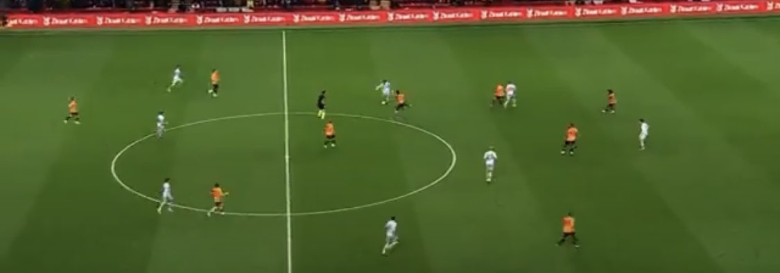 agah_beyoglu_'s tweet photo. @GalatasaraySK Şu pozisyonun ofsayt çizgisi ? https://t.co/RehpZsC8Yu
