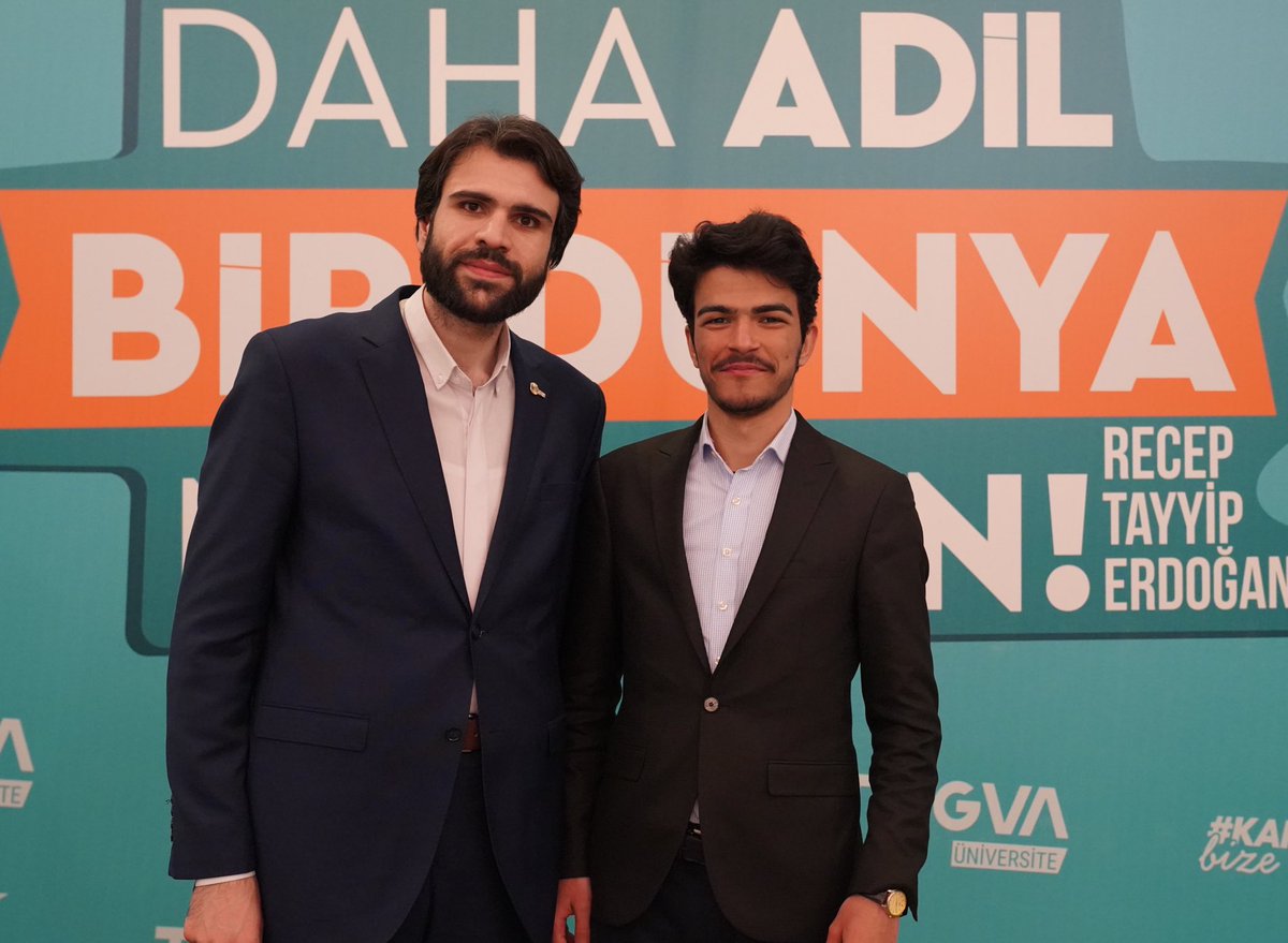 İstanbul da düzenlenen 81 İl Üniversite Koordinatörleri toplantısına katılım sağladık. Üniversitelerden sorumlu Genel Başkan yardımcımız Burak Sarman başkanımıza teşekkür ediyoruz. Unutmayın #kampüslerbizeemanet ☺️