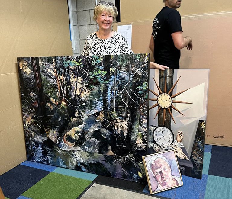 ShirleyPeters's tweet photo. It’s so much fun on delivery day! 
 🤔
Art competitions are the pits. It’s a gamble to be chosen as only 50 from over 1000 entries are accepted into the Archibald, Wynne or Sulman. And they are usually  ‘known’ artists. But, almost worth it. https://t.co/xZuUtH66vL