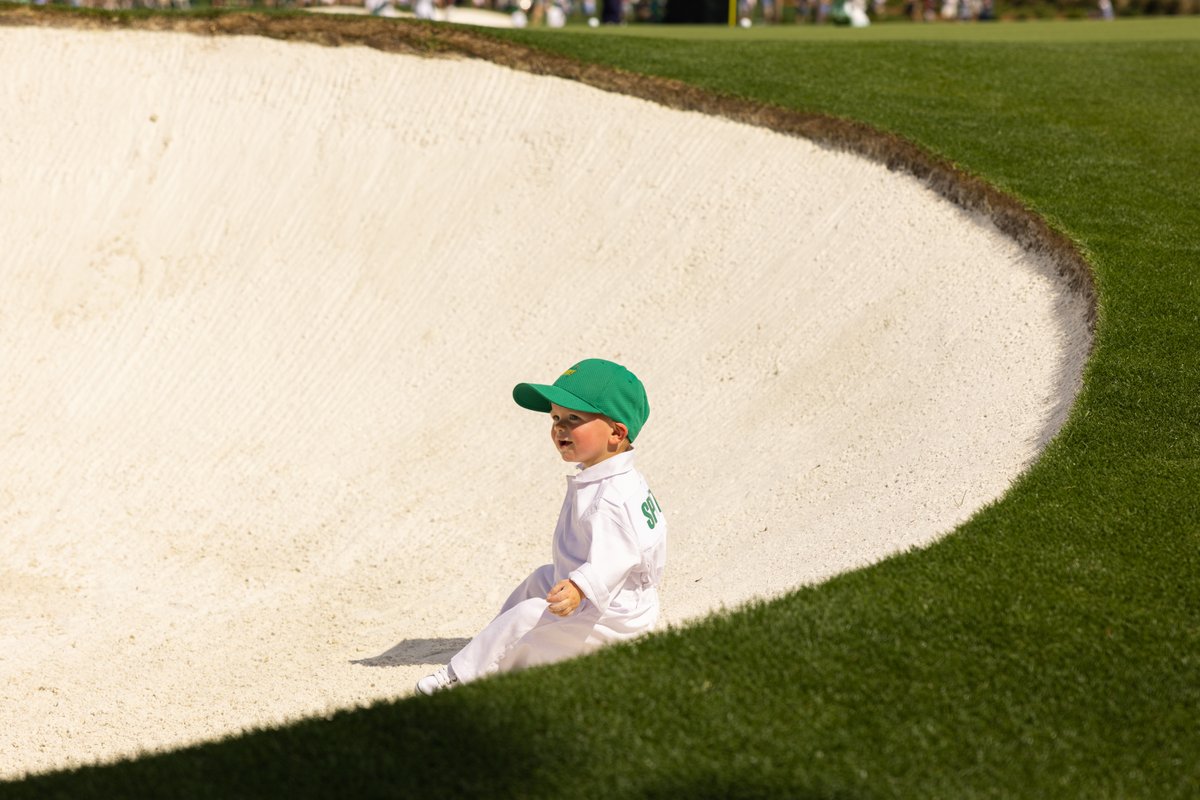 GolfDigest's tweet photo. Sammy Spieth does what he wants. 😂 #themasters

(📸: @christianiooss for Golf Digest) https://t.co/hB1td3SE9e