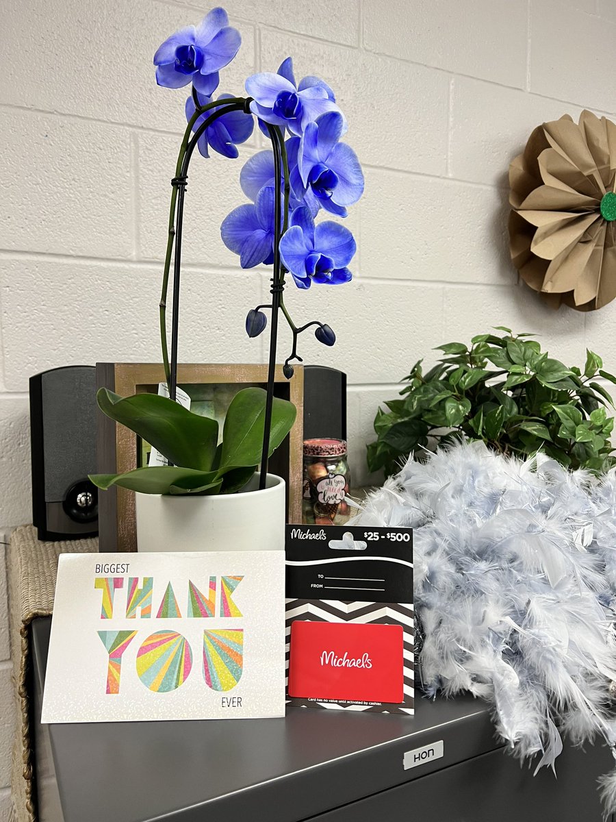 hbmsparentctr's tweet photo. A Huge THANK YOU to my amazingly supportive Admin, Counselors, Faculty &amp; Staff
for showing me so much love today on HBMS Parent Educator Appreciation Day!  I’m honored to work with educators who truly care about their students
and Family Engagement! ❤️ https://t.co/wgvpyIxXen
