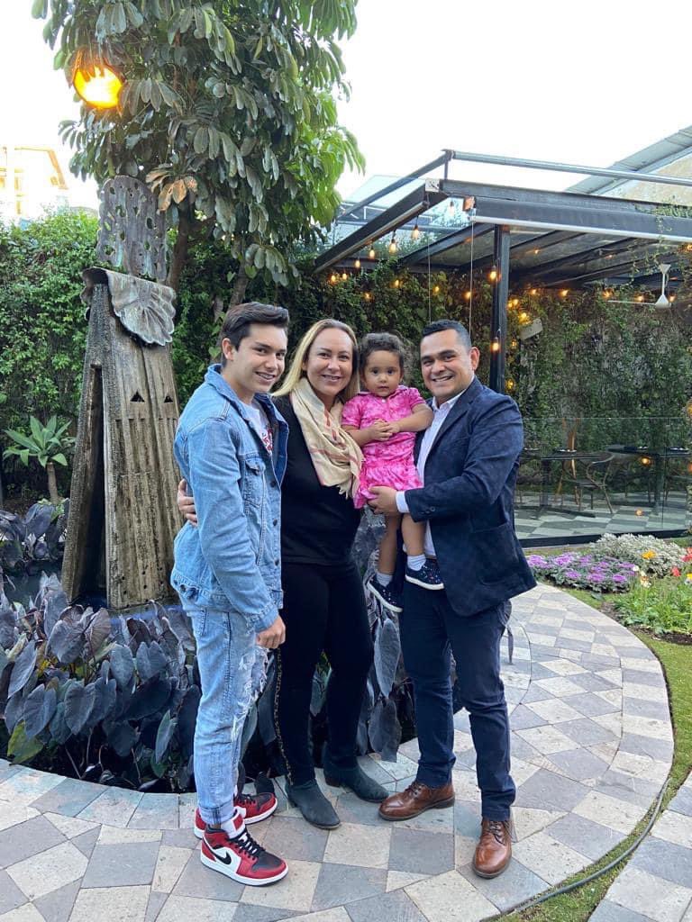 rafaramirezmx's tweet image. No puedo prometerles que estaré presente durante toda su vida, pero si que voy a amarlos por el resto de la mía… #Losamo ❤️🙌🏼🙏🏽 #MisMotoresDeVida #EnFamiliaTodoEsMejor 🥰🤗👍