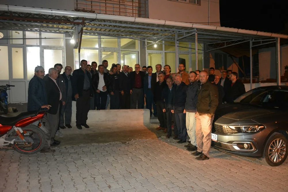 Akhisar'ın Dağdere Mahallesindeki dostlarımızın daveti üzerine iftar programına katıldık. Bizleri evinde ağırlayan Dağdere Mahalle Temsilcimiz Ahmet Avcı'ya, bizleri yalnız bırakmayan Dağdere Gençlik Kolları Sorumlumuz Mustafa Ayvaz' a ve tüm dostlarımıza teşekkür ederiz.
#Manisa