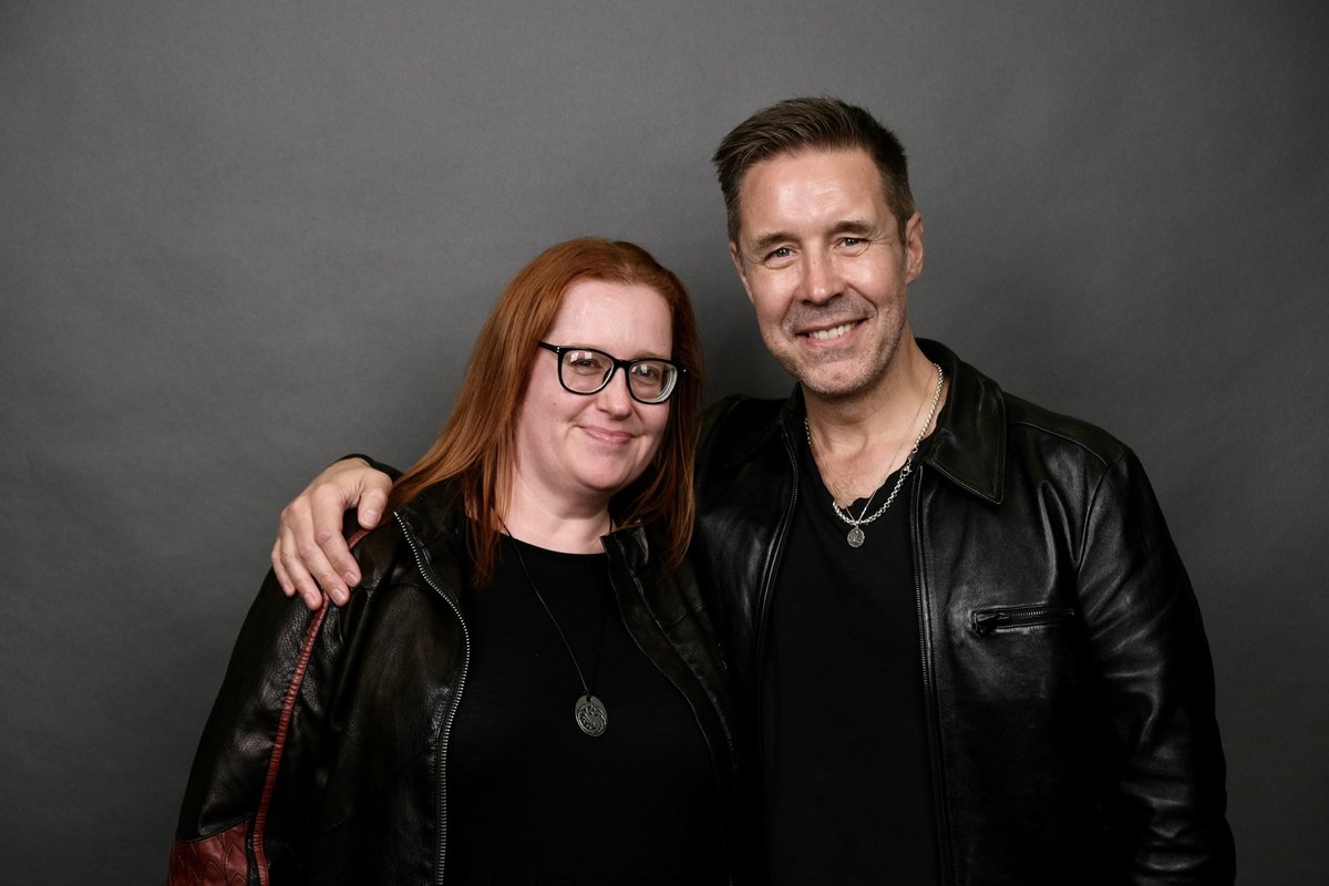 LawAbidingTatie's tweet photo. Daddy Daemon &amp; Vizzy T are in the house !!!!
Fabulous weekend at Liverpool Comic Con meeting Matt Smith &amp; Paddy Considine.

#MattSmith #DaemonTargaryen #DaddyDaemon #PaddyConsidine #ViserysTargaryen #VizzyT
#Targaryen #HouseoftheDragon #LiverpoolComicConApril2023 #ConventionLife https://t.co/P3ASI6L7a8
