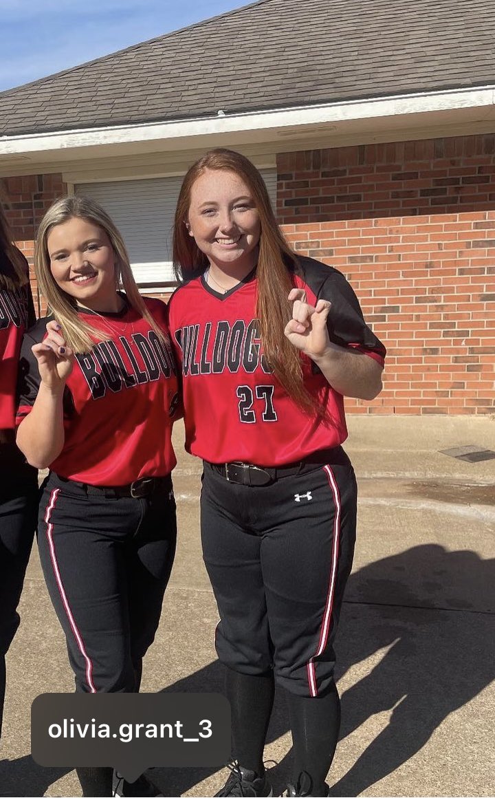 SMom00's tweet photo. This girl (my daughter from another mother) just hit a home run!!!  So proud of you Olivia Grant!!! @NavarroCollege @NCDAWGSSoftball @Olivia_M_Grant https://t.co/dlSm5n8alJ