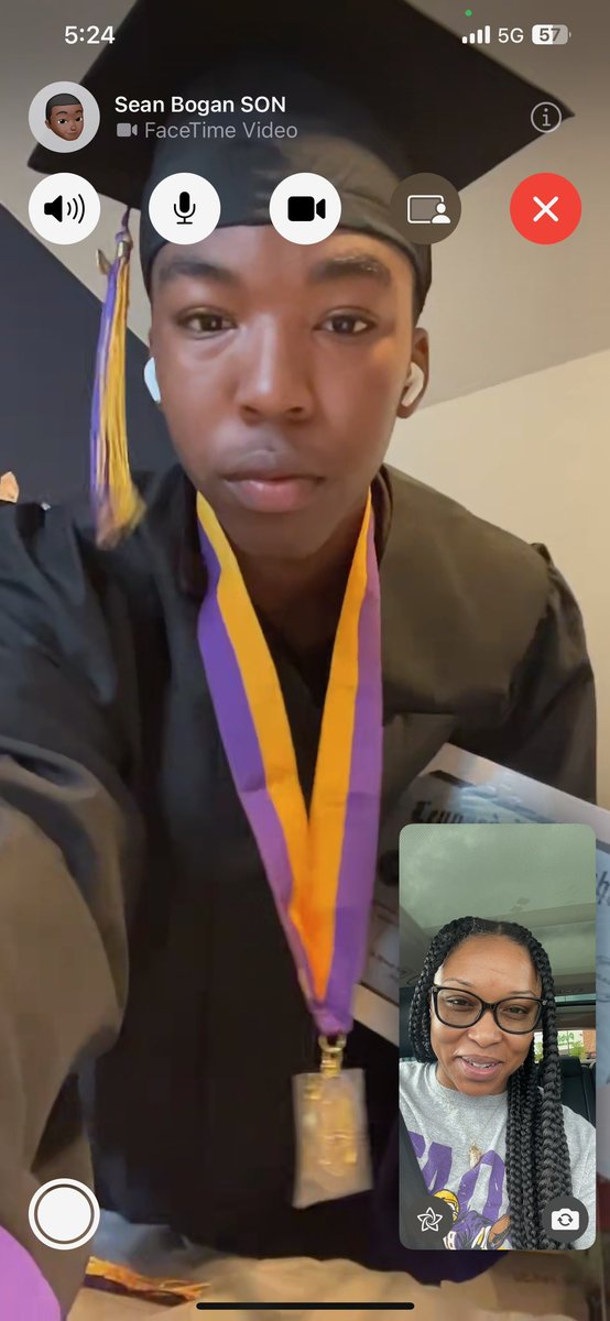 _dawnmontgomery's tweet image. Y’all. It’s happening. I cannot 🥹🥹🥹 #SeanB #SeniorYear #Grad2023