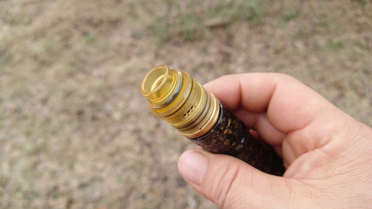 CebrjowHwScHCkj's tweet photo. 皆さんおはよっチェ😆👍今日も宜しくご安全に🙇💦Taiji V3.5・雪Black&amp;Gold + #massmods #axialprime RDA 😋💦 #VAPE #vape好きな人と繋がりたい #VAPE好きと繋がりたい #VAPE初心者 #Taijimods #samuraivapors #Taijimodv3 https://t.co/wZO7JQ47S9