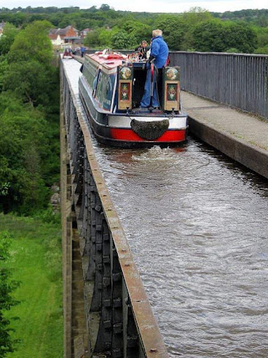 ykamochi's tweet photo. ポンテカサステ水路橋というのを世界遺産で知って、イギリスの運河網のすごさを感じました。 https://t.co/rqjAIrrO9W