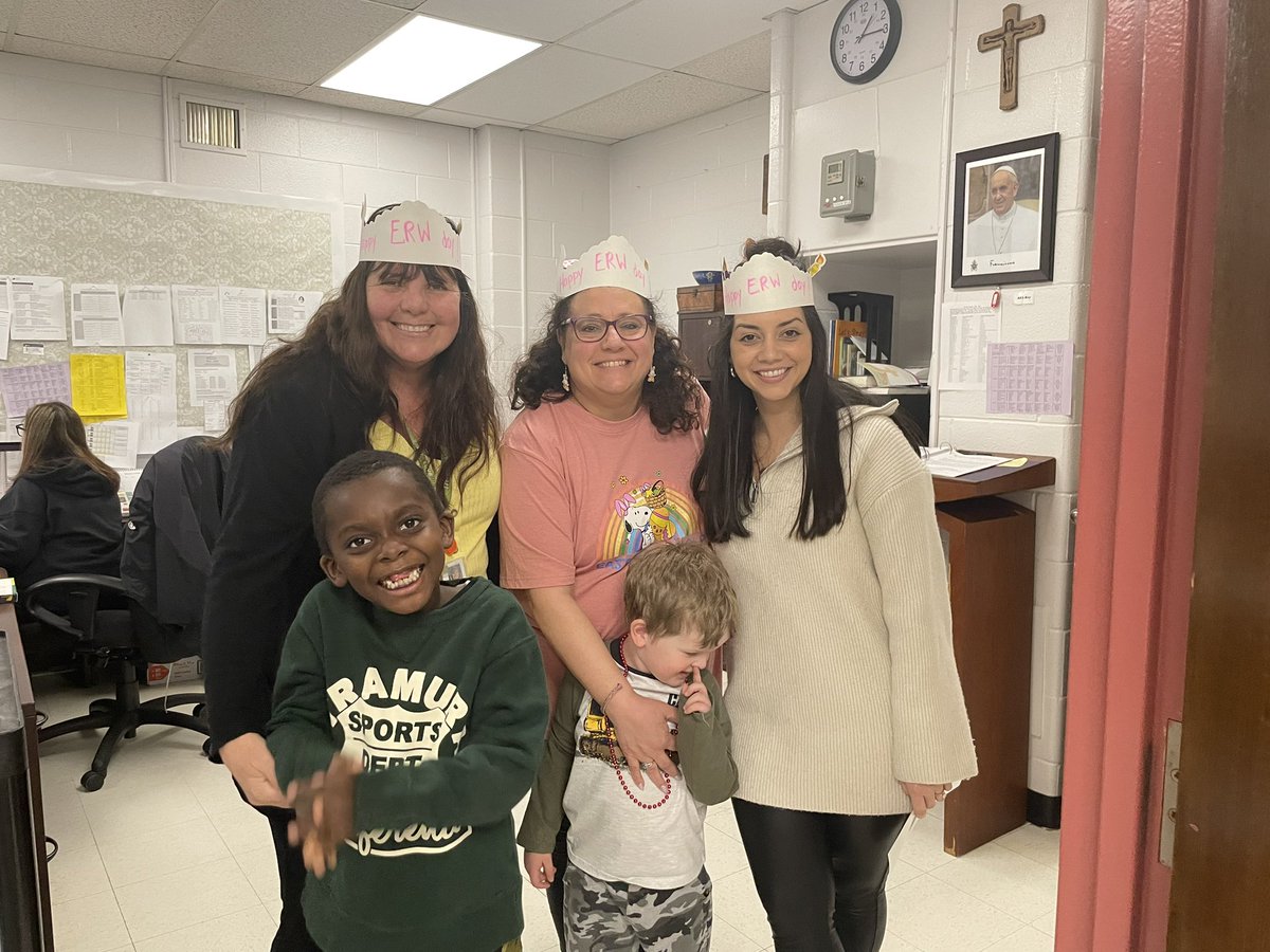 Appreciate all these amazing ladies do for our students and staff #erwappreciationday We are blessed to have you at Seton! <a href="/DPCDSBSchools/">Dufferin-Peel Catholic District School Board</a> <a href="/StElizabethSet1/">Seton Council</a> <a href="/breacorbet/">Brea Corbet (🍎) - DPCDSB Catholic Trustee</a> <a href="/SetonWildcats/">SETON DPCDSB</a>