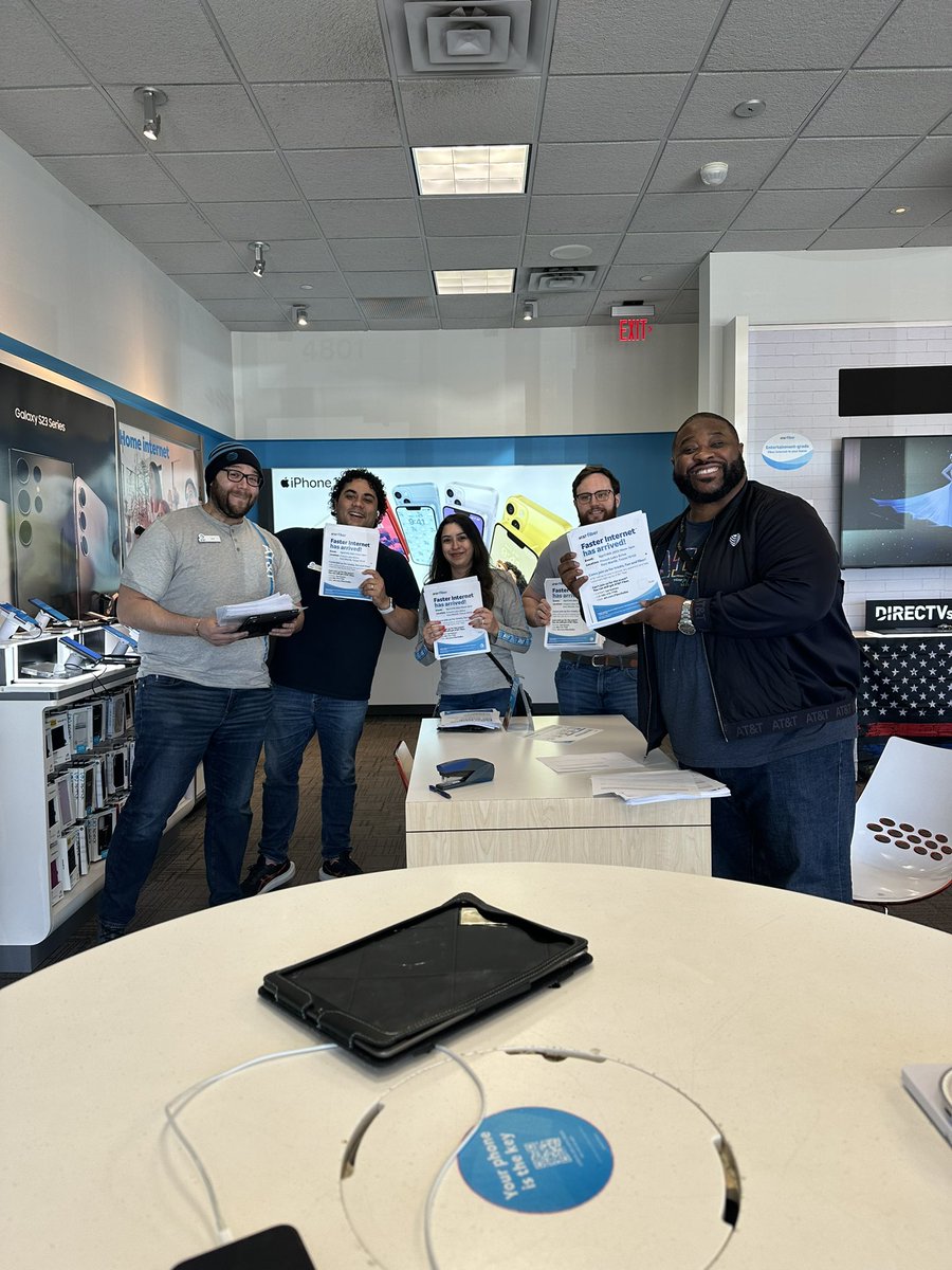 Out on the amazing day letting the community know we will be out this Easter Weekend to get them the best product AT&T has to offer in our Fiber!!! @dbustamante1210 @CaresseSimpson @Al_Uhse @NTX_Market