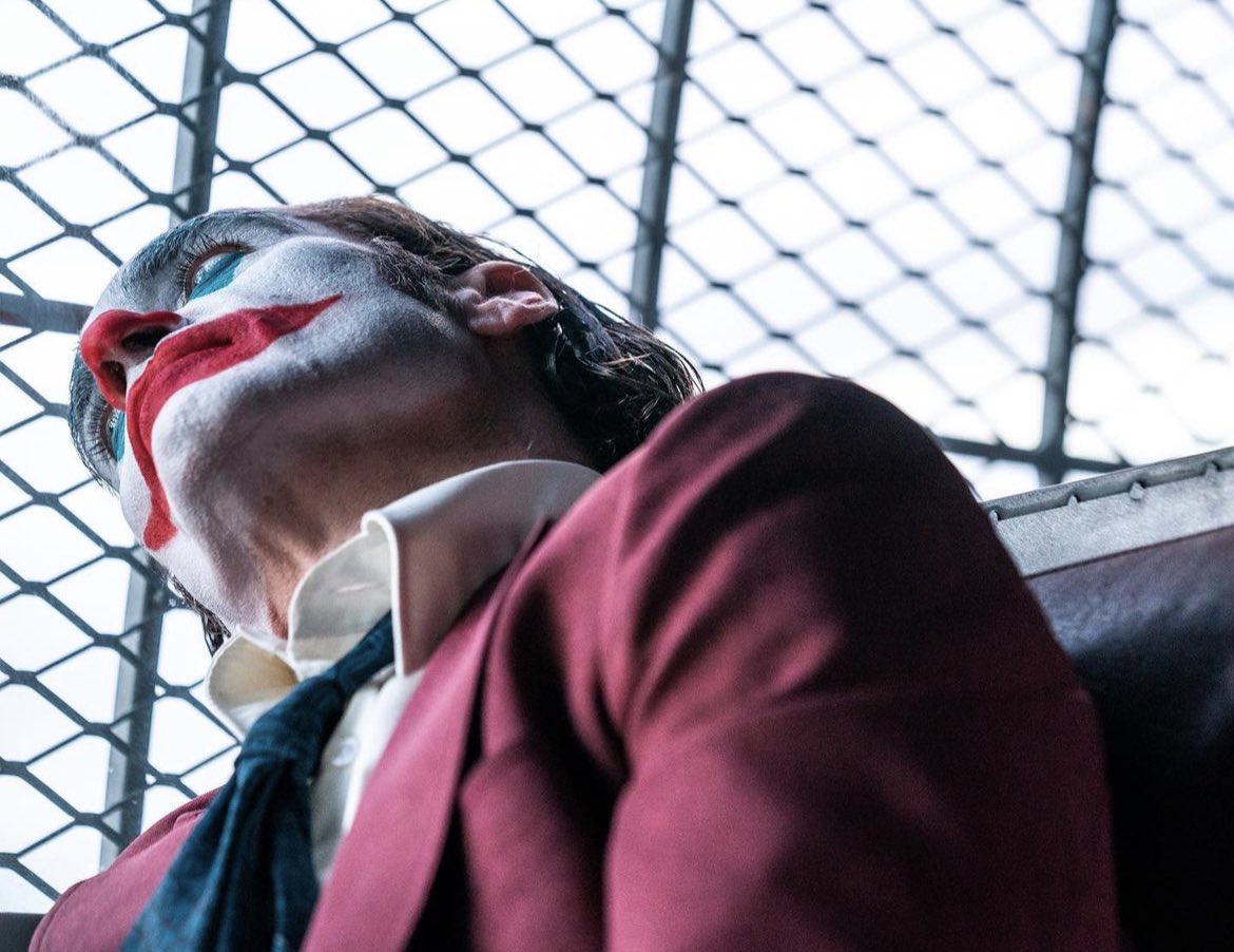 DiscussingFilm's tweet image. First look at Joaquin Phoenix as The Joker in ‘JOKER 2’.
