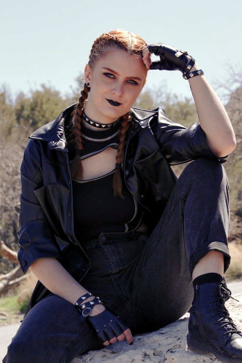 elizaberlain's tweet photo. "My name is Missy and I like to get BUSY!"
This is "Missy" from "Desert Fiends" with Shawn C. Phillips. We shot this just outside of Las Vegas this past week. I enjoyed living my hard-core delinquent goth fantasies with Missy.
#desertfiends #shawncphillips https://t.co/pyIJLyVhNZ