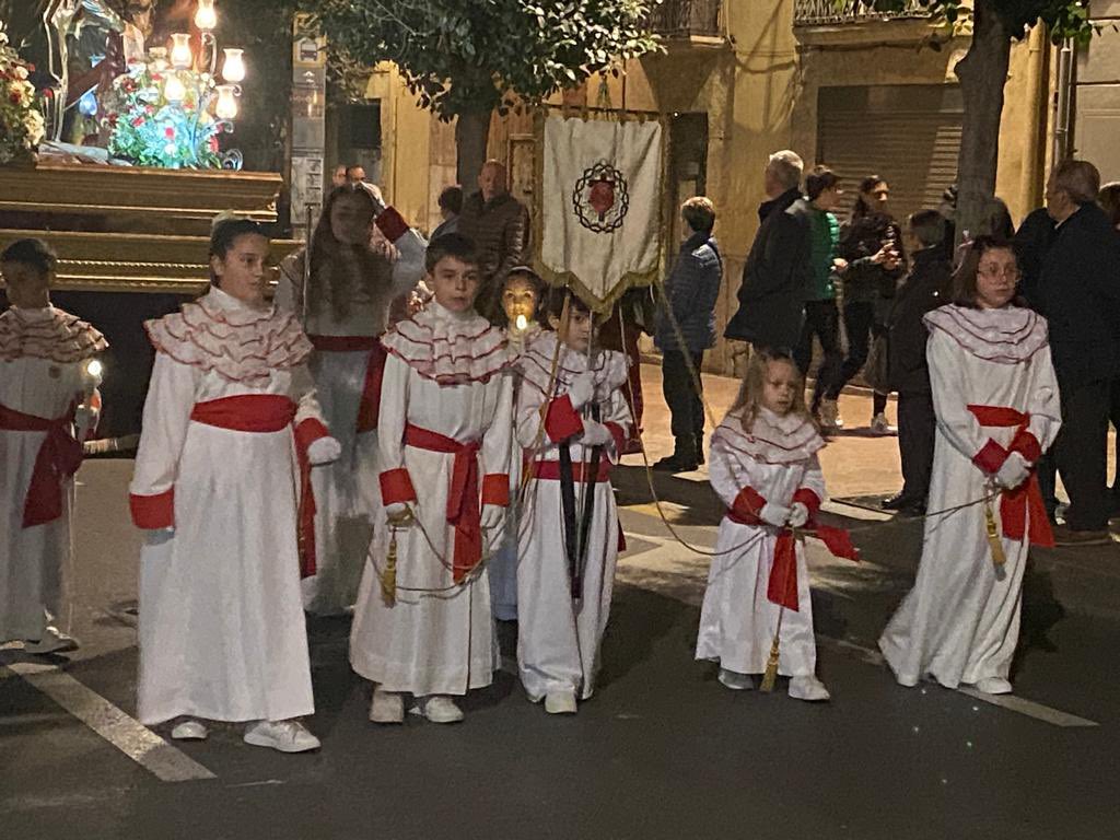 jsalvadoirius's tweet image. Ha estat un goig fer de guia del pas de la Confraria del #JesúsdelAmargura a la professó del #Prendiment.
Se m’ha fet curta 🙊
#SetmanaSantaReus #reusencament